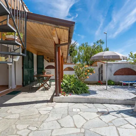 Lamarmora By Interhome בית נופש סנרמו