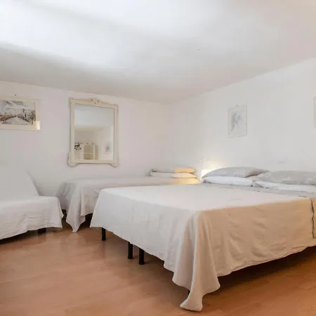 Lamarmora By Interhome בית נופש סנרמו