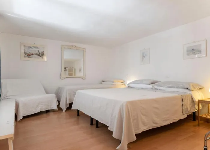 Lamarmora By Interhome בית נופש סנרמו